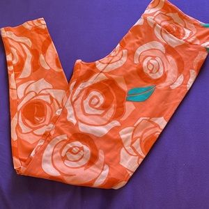 Reminds me of beauty and the beast.  LuLaRoe leggings